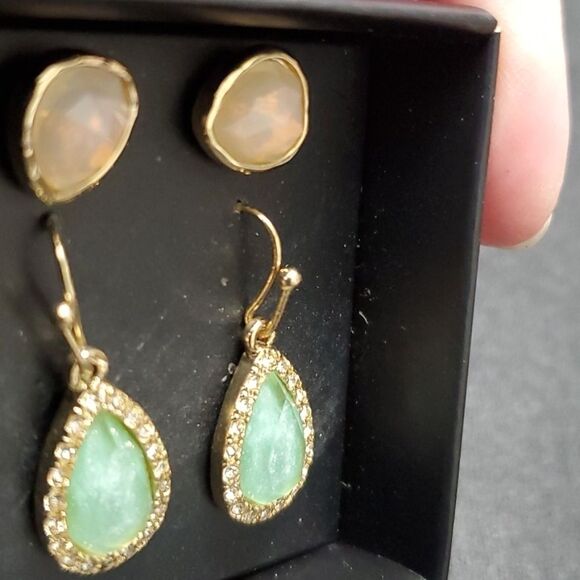 *Sale* Avon gold tone earring set - Picture 7 of 10